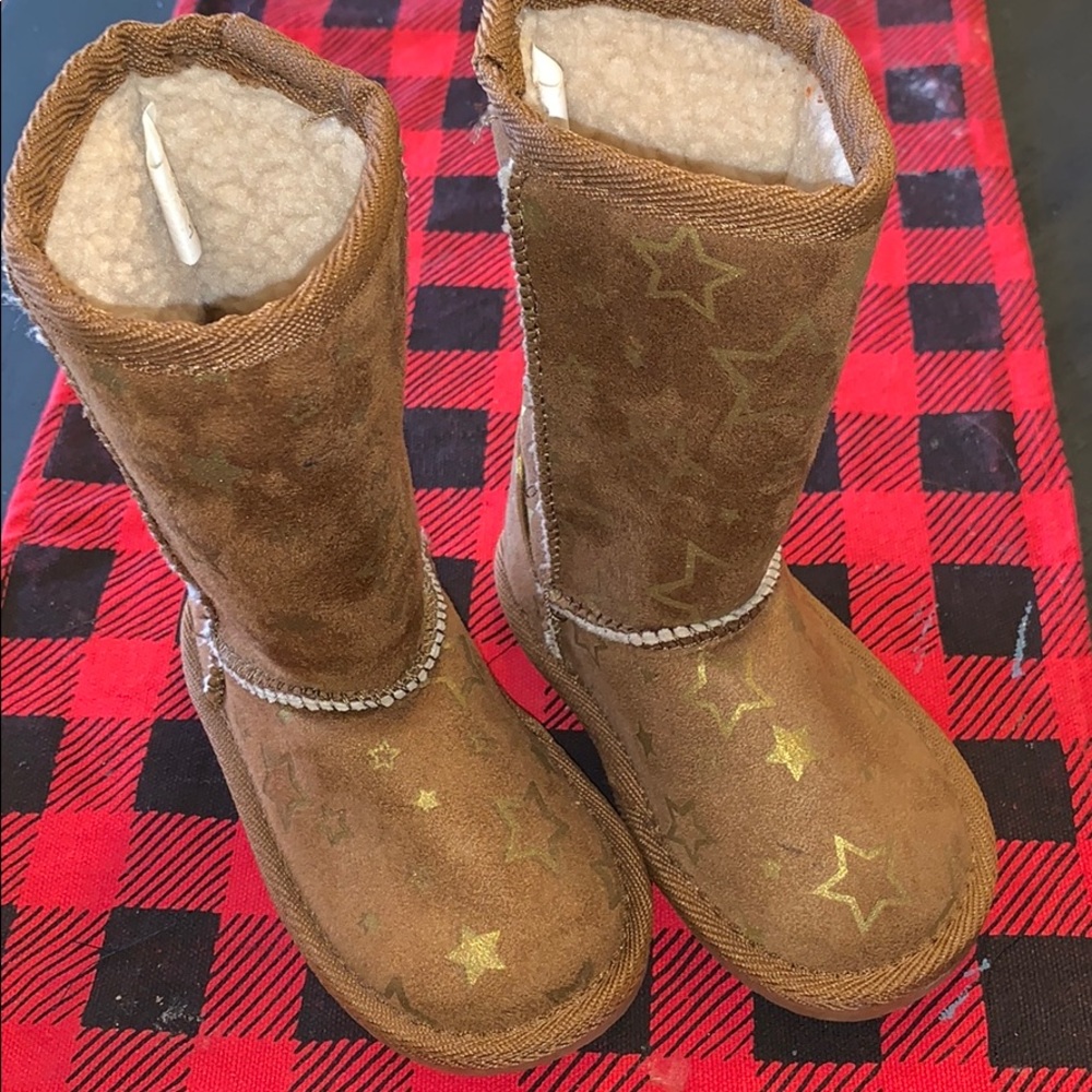 Toddler size 5 fuzzy boots with gold stars